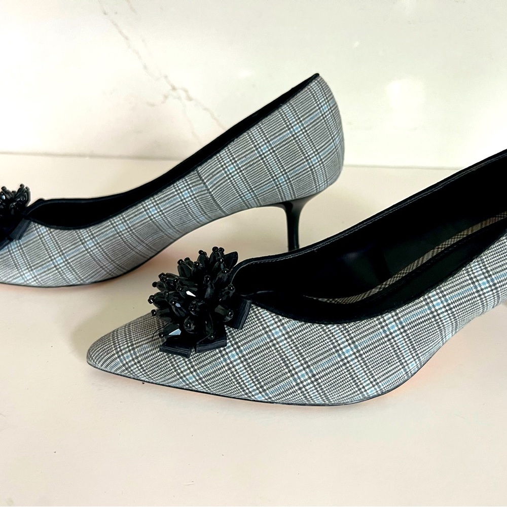 Kitten heel pumps